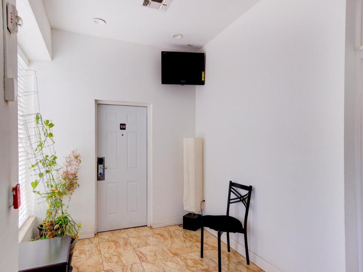 Hotel Dilley Grand Esterno foto
