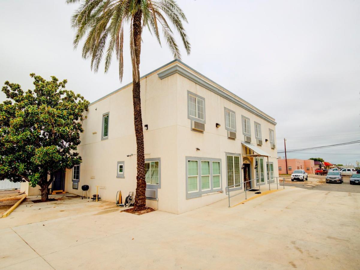 Hotel Dilley Grand Esterno foto