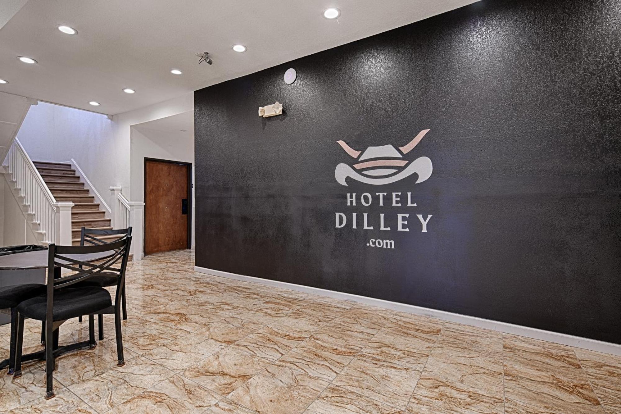 Hotel Dilley Grand Esterno foto