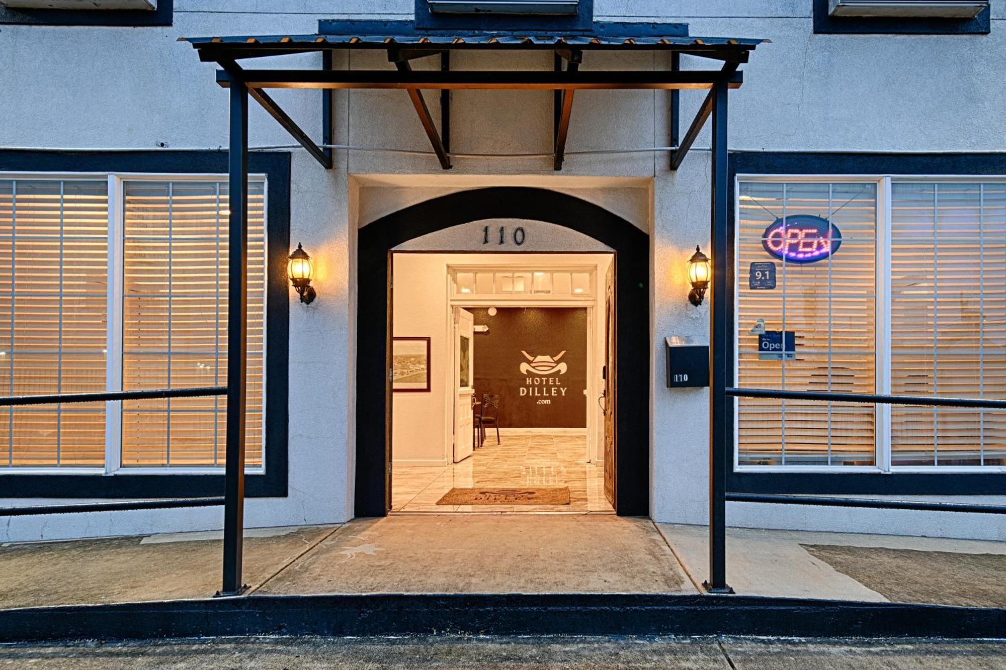 Hotel Dilley Grand Esterno foto