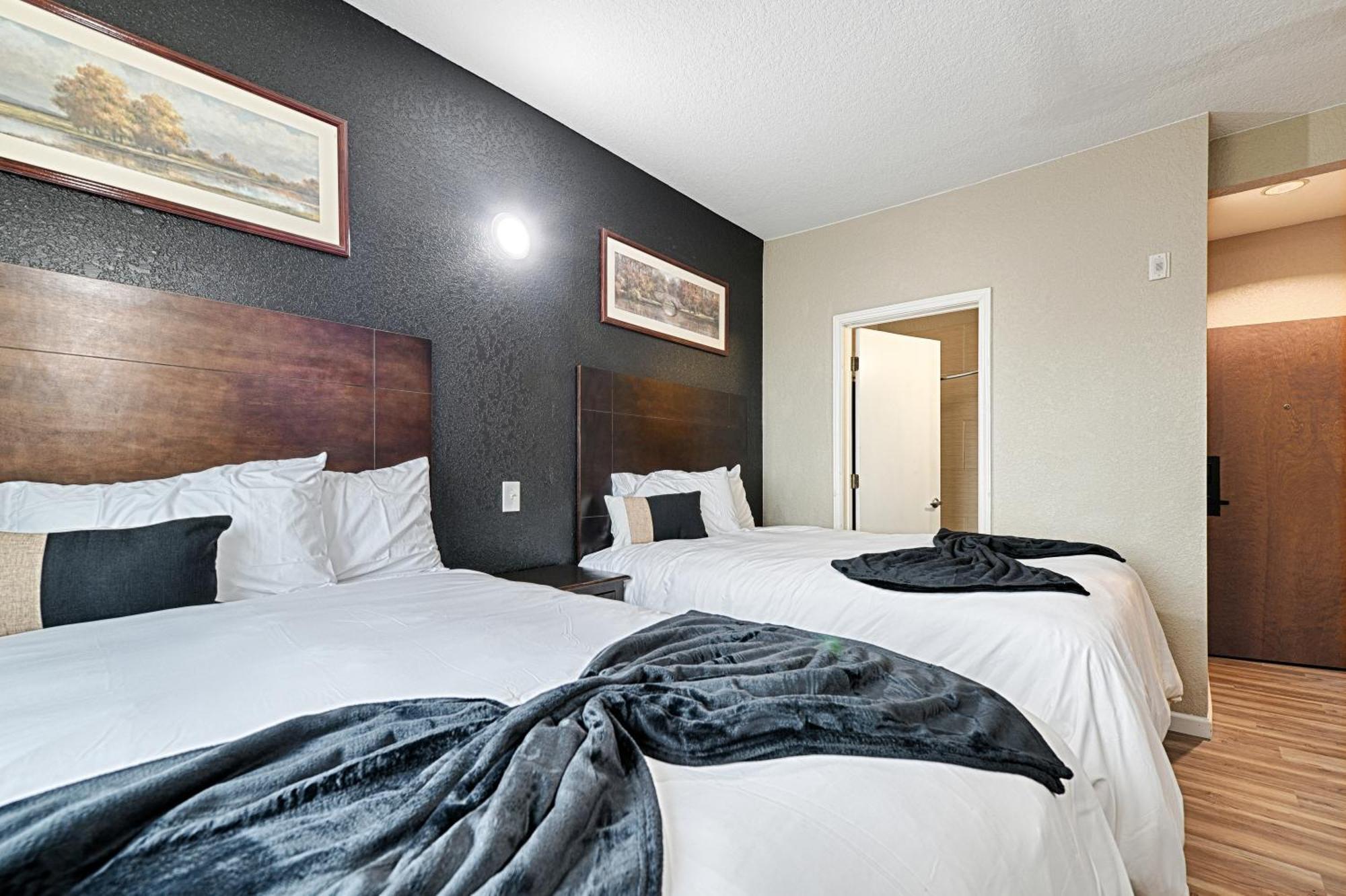 Hotel Dilley Grand Esterno foto